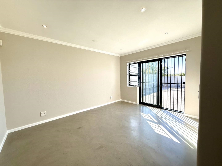 To Let 5 Bedroom Property for Rent in Parklands North Western Cape